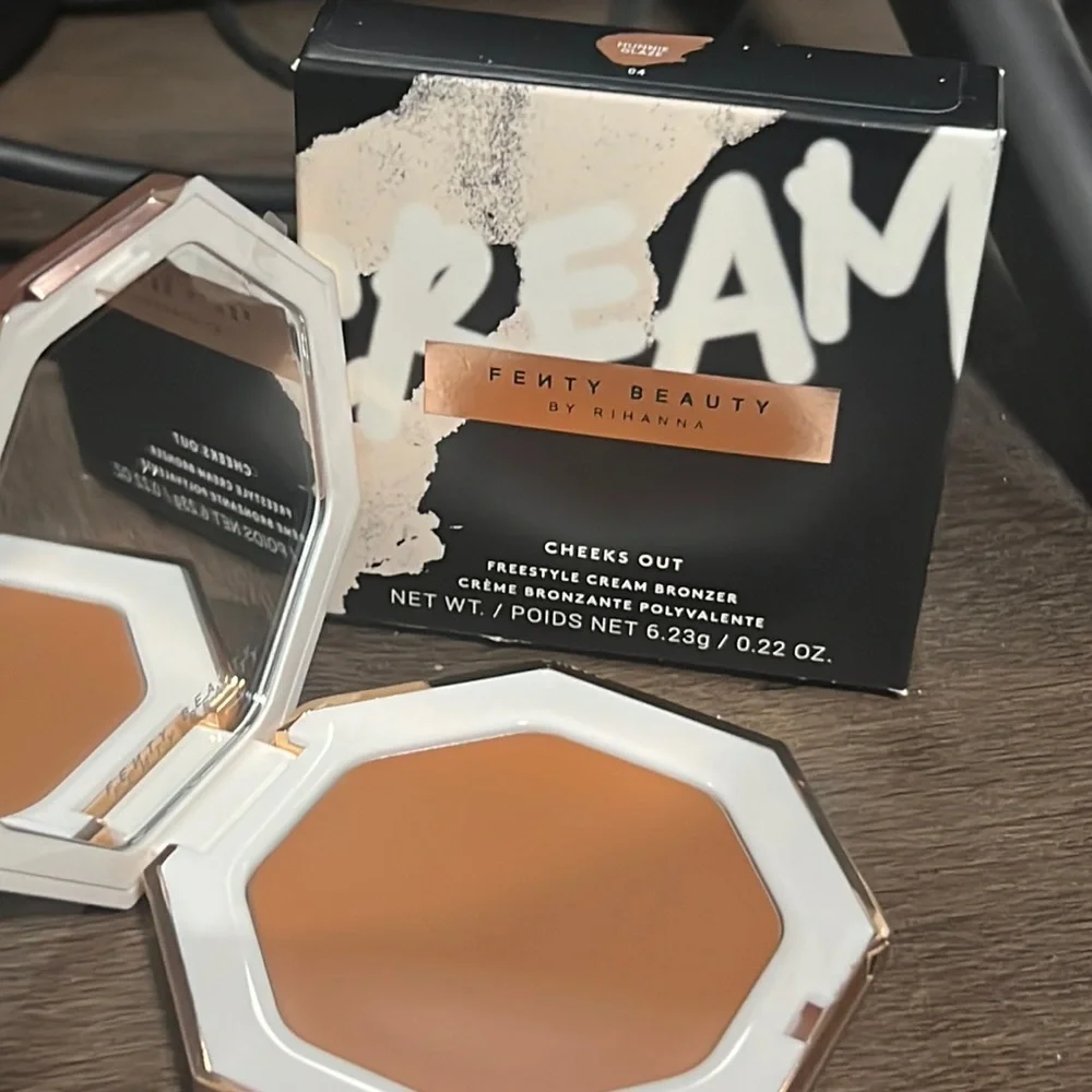 💕🌙HP! Fenty Hunnie Glaze Cheeks Out Freestyle Bronzer